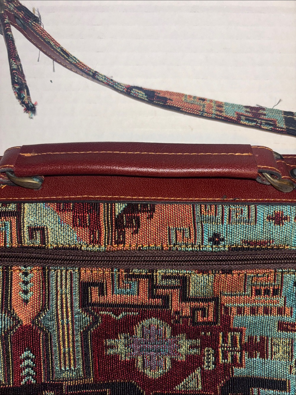 VINTAGE SOUTHWESTERN TAPESTRY CARPET BAG BURGUNDY LEATHER TRIM GEOMETRIC DESIGN - Picture 11 of 14